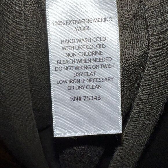 Max Studio 100% Extrafine Merino Wool light weight olive green large sweater - Picture 6 of 7